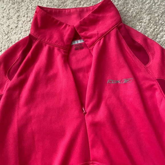 Women’s Reebok Workout Top - Picture 2 of 3